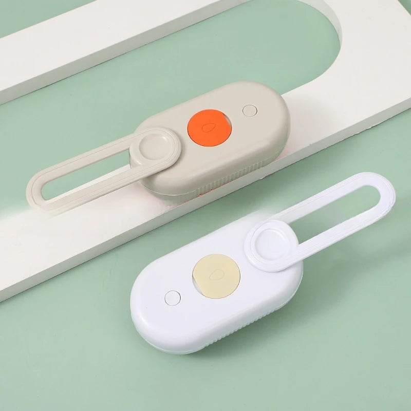 3-in-1 Electric Steam Pet Brush – Hair Removal, Spray Cleaning & Massage for Cats & Dogs